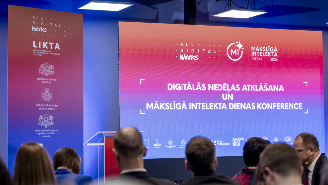 Konferenču zāle ar skatītājiem