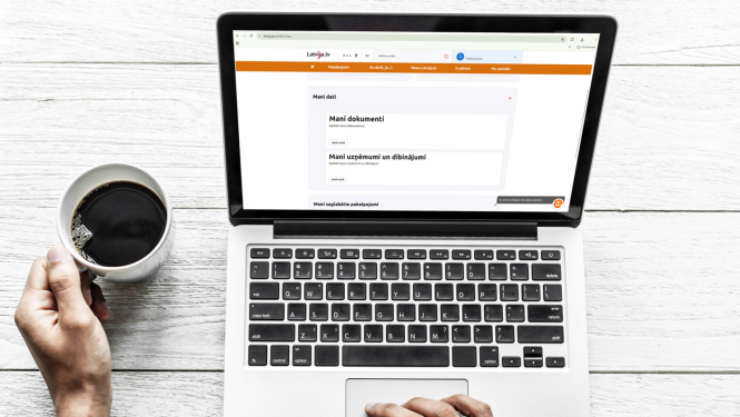 Dators ar Latvija.lv uz ekrāna