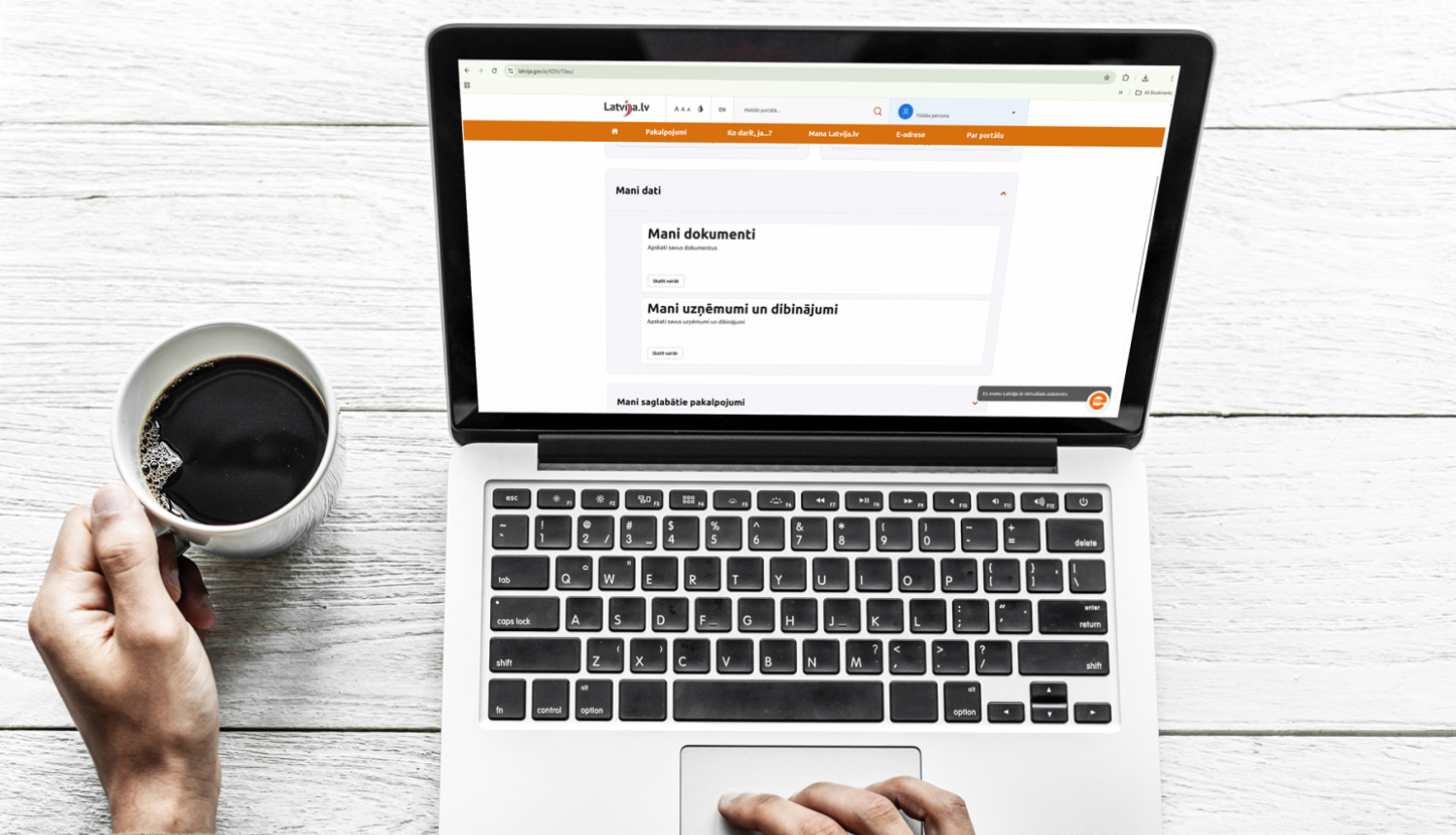 Dators ar Latvija.lv uz ekrāna