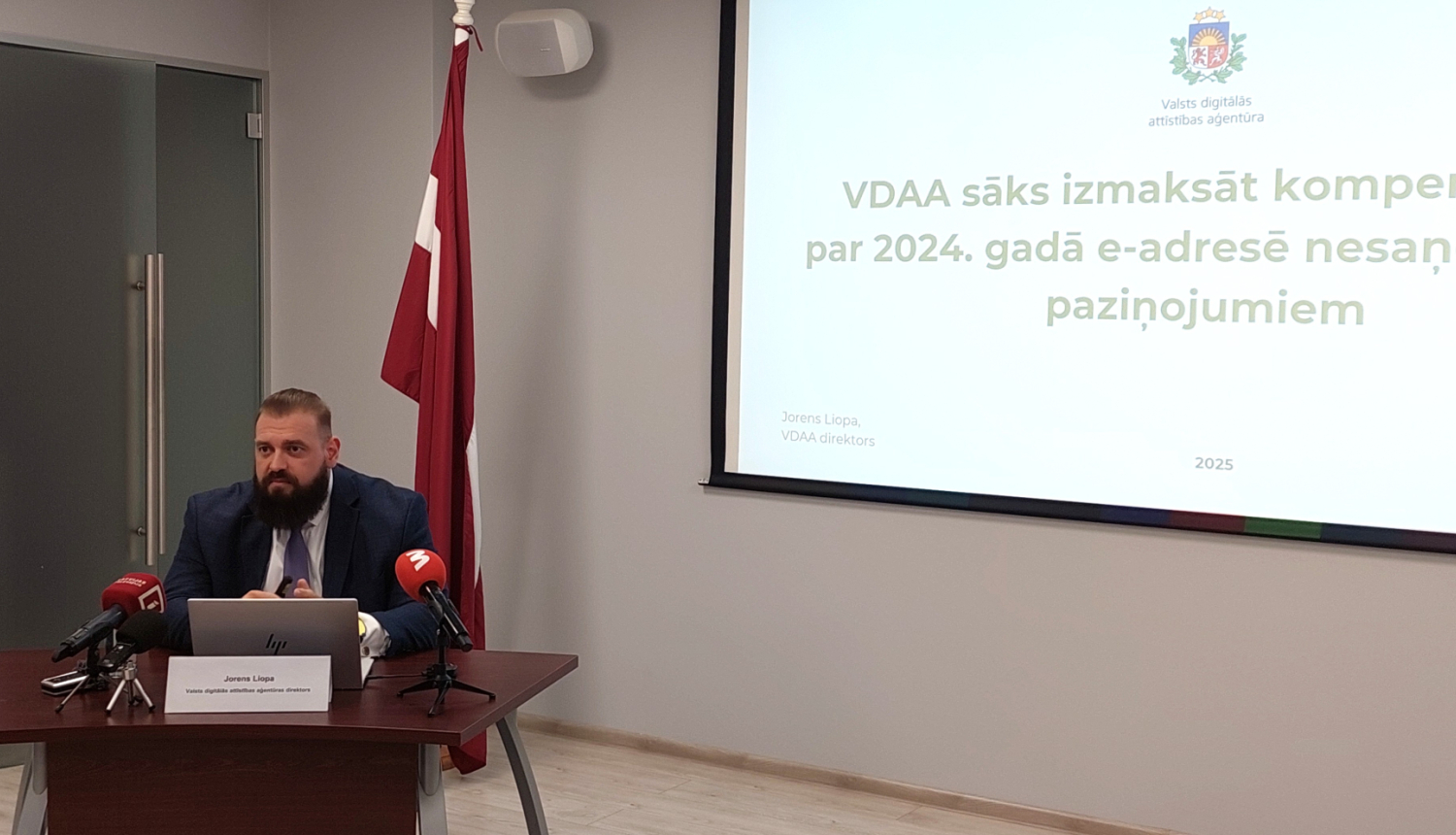 J.Liopa preses konferencē