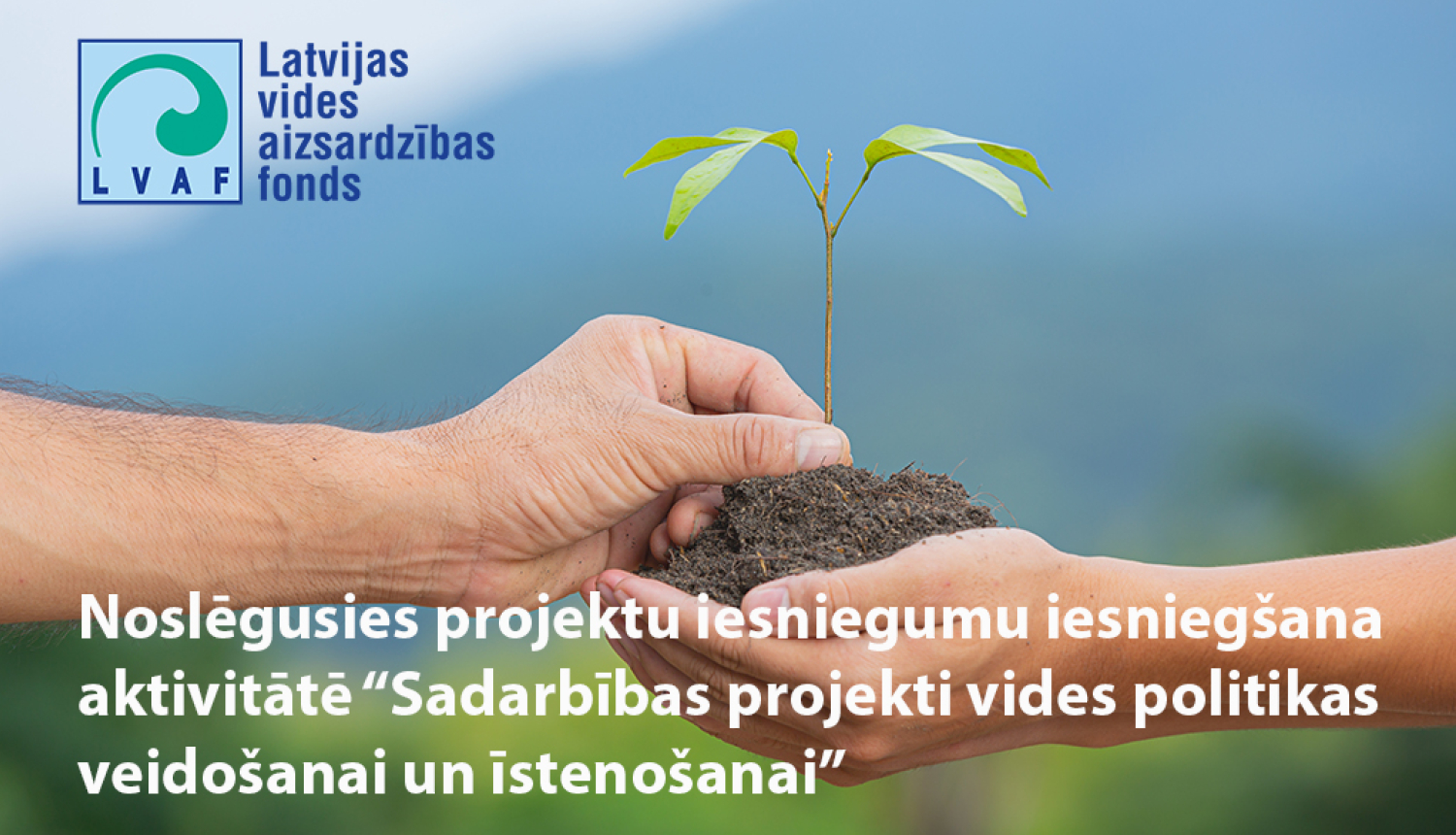 Divas rokas un auga stāds